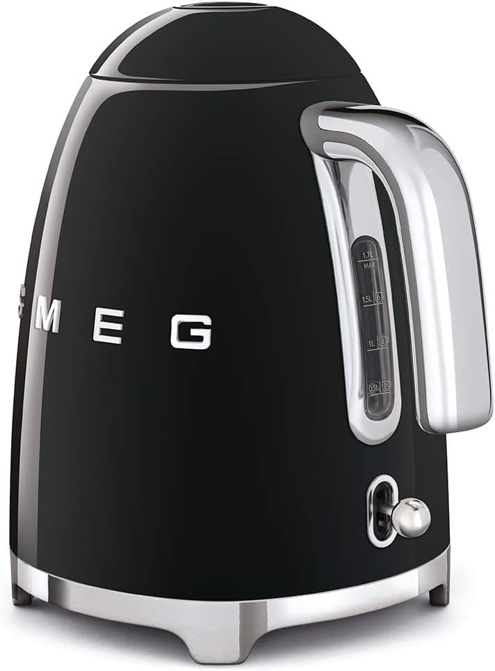 کتری Smeg KLF03BLUK، سبک رترو دهه 50، ظرفیت 1.7 لیتر با نشانگر سطح آب، پایه چرخشی 360 درجه، پایه‌های ضد لغزش، درب با باز شدن نرم، استیل ضد زنگ، مشکی، 1 سال گارانتی 3