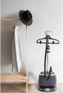 بخارگر لباس Flugel – با توان 1600 وات، رنگ مشکی، مناسب برای صاف کردن سریع و آسان چروک لباس‌ها، همراه با گارانتی 24 ماهه. 1145