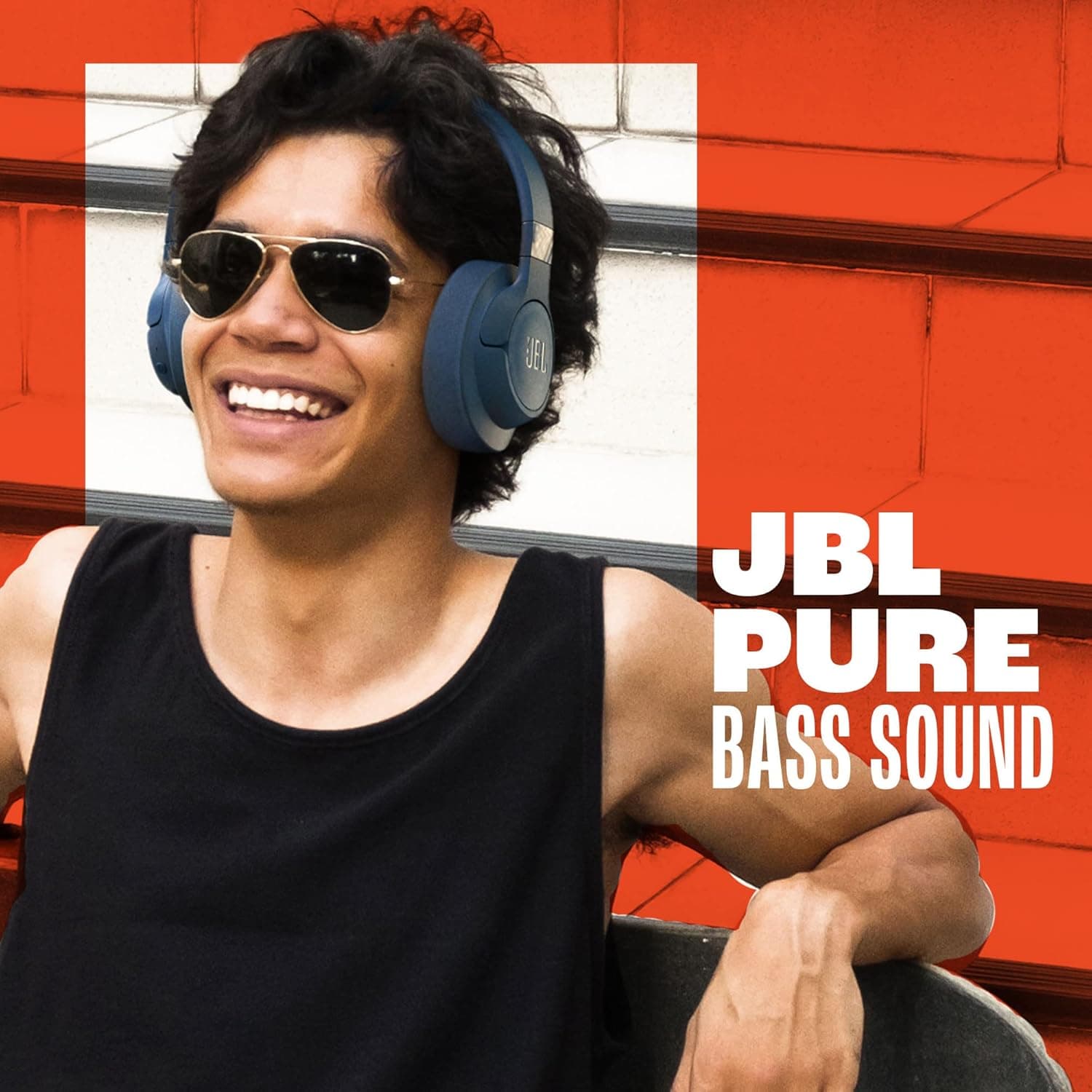 هدفون بی‌سیم JBL Tune 720BT – مدل دورگوشی (Over-Ear) با صدای Pure Bass، مجهز به Bluetooth 5.3، باتری با دوام تا ۷۶ ساعت، امکان تماس هندزفری، اتصال چندگانه (Multi-Point)، طراحی تاشو، به‌همراه کابل صوتی جداشدنی – رنگ مشکی، مدل JBLT720BTBLK. 1380