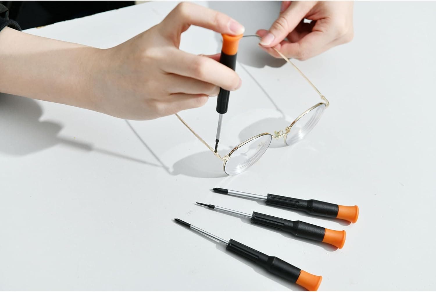 کیت ابزار دستی Black & Decker – شامل ۱۲۶ قطعه در جعبه ابزار، مناسب برای استفاده خانگی، DIY و حرفه‌ای، رنگ نارنجی/مشکی، مدل BMT126C، با ۲ سال گارانتی. 1482