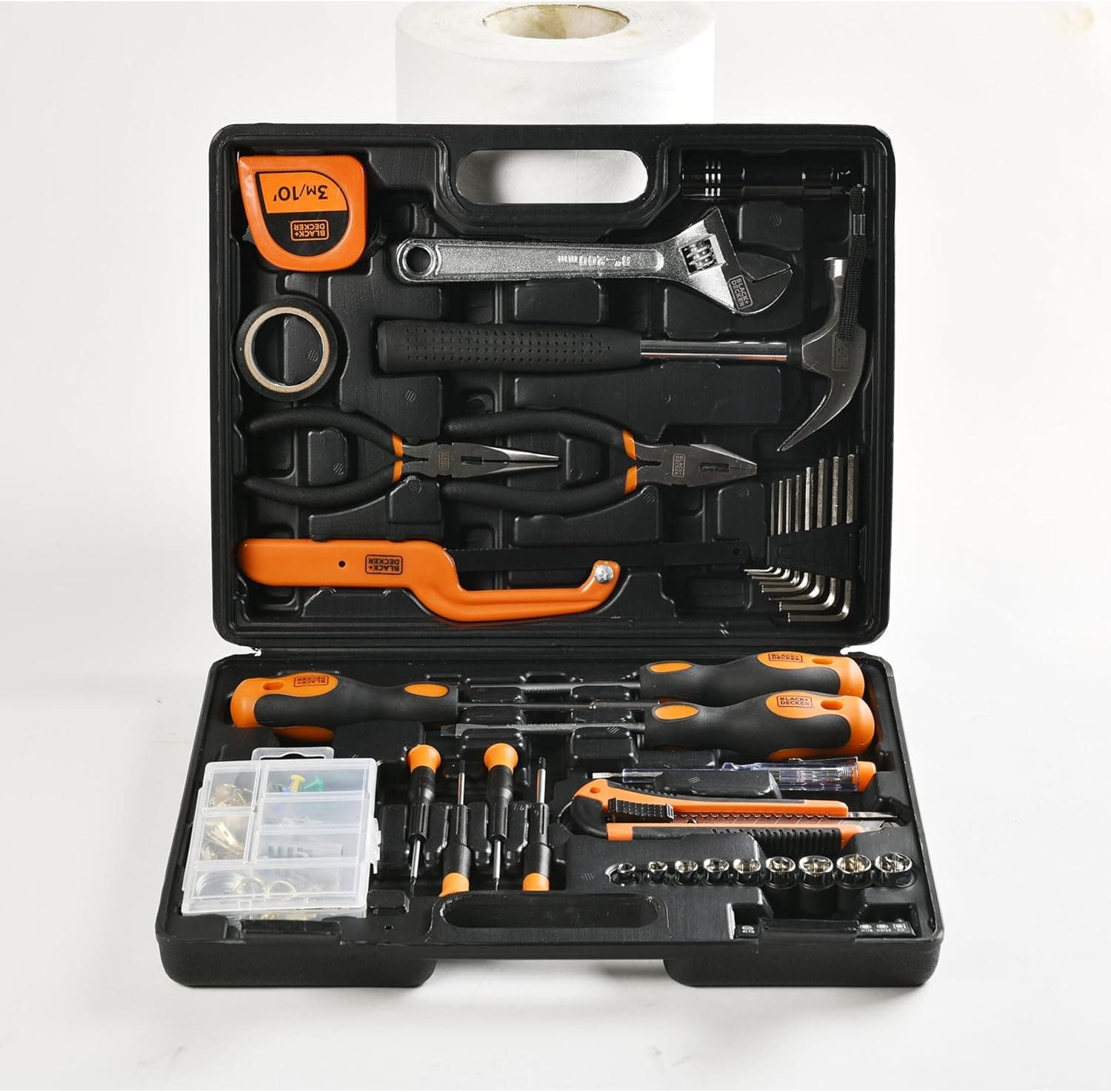 کیت ابزار دستی Black & Decker – شامل ۱۲۶ قطعه در جعبه ابزار، مناسب برای استفاده خانگی، DIY و حرفه‌ای، رنگ نارنجی/مشکی، مدل BMT126C، با ۲ سال گارانتی. 1497