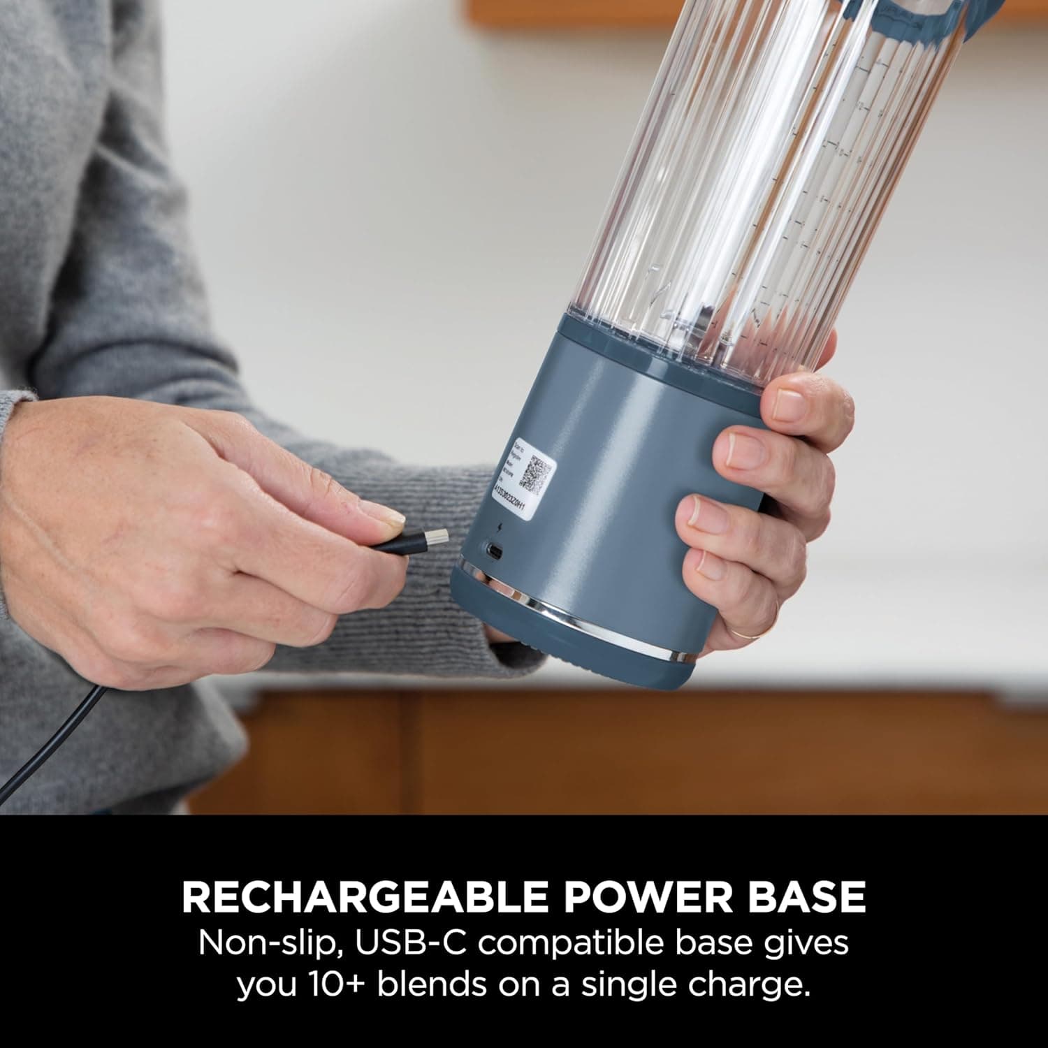 مخلوط‌کن قابل حمل Ninja Blast، ۵۳۰ میلی‌لیتر، درب ضد نشت و دهانه نوشیدن، قابل شارژ، مناسب اسموتی قابل حمل، شیک پروتئین، مخلوط کردن یخ و میوه یخ‌زده، رنگ Denim Blue، مدل BC151MENV، ۲ سال گارانتی رنگ Navy 2068