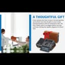 ایتون - رادیوی Elite Traveler با AM/FM/LW/موج کوتاه همراه با RDS و کاور حمل چرمی سفارشی، حافظه 500 ایستگاه، تایمر خواب، تنظیم زمان محلی/جهانی، قابلیت Snooze، نمایشگر LCD نارنجی، جک هدفون 2870