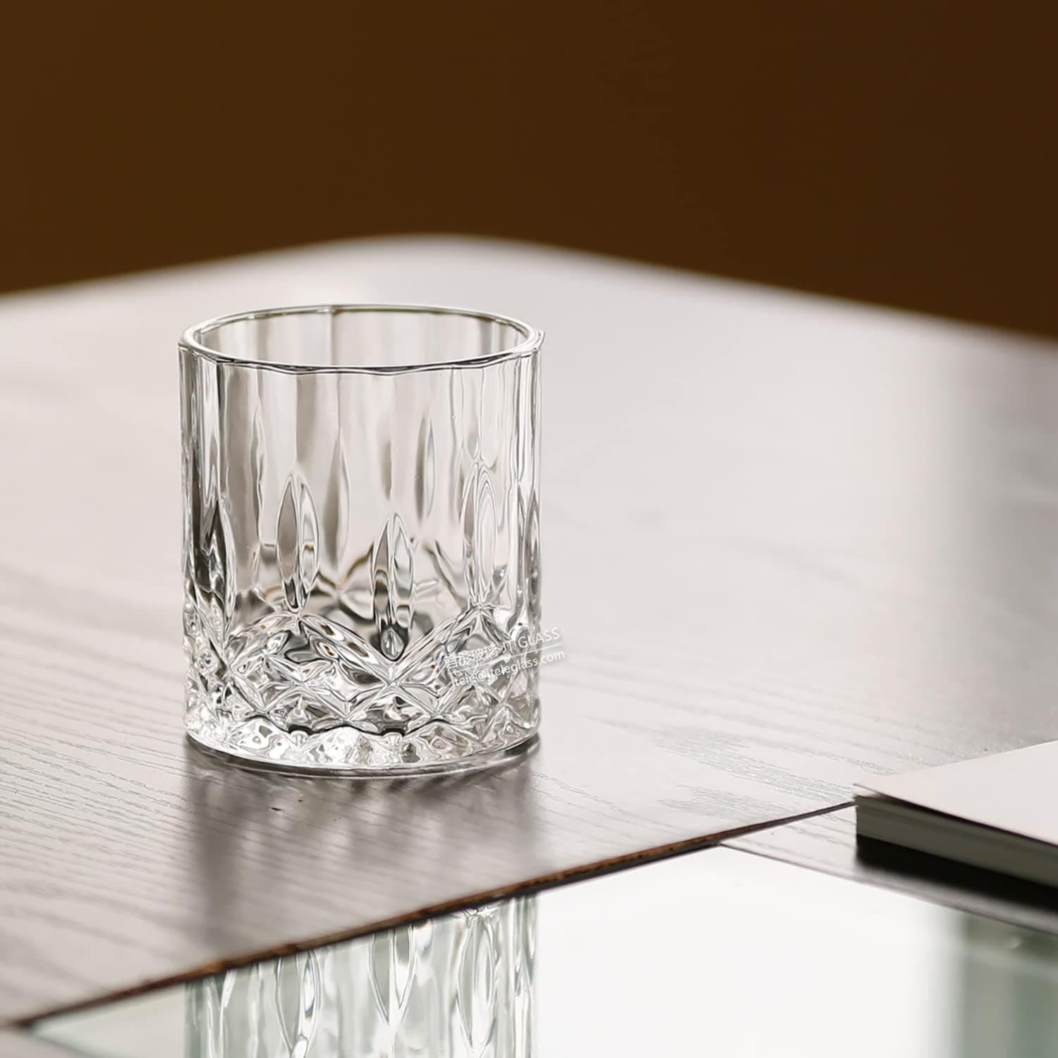 ست دکانتر 5 تکه JT GLASS ست نوشیدنی شامل 4 عدد Tumbler و 1 عدد Bottle با Lid طرح شمشیر 311 میلی‌لیتر و 700 میلی‌لیتر شیشه شفاف 5 تکه دکوراسیون منزل Barware 3213