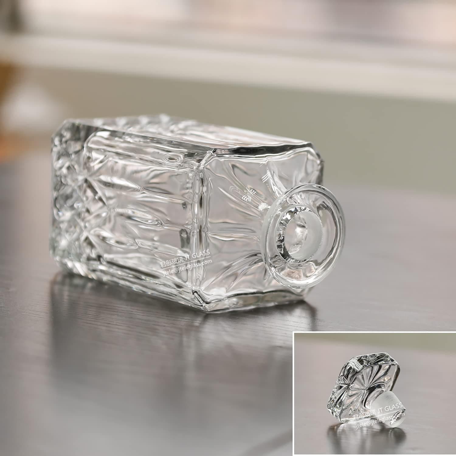 ست دکانتر 5 تکه JT GLASS ست نوشیدنی شامل 4 عدد Tumbler و 1 عدد Bottle با Lid طرح شمشیر 311 میلی‌لیتر و 700 میلی‌لیتر شیشه شفاف 5 تکه دکوراسیون منزل Barware 3214