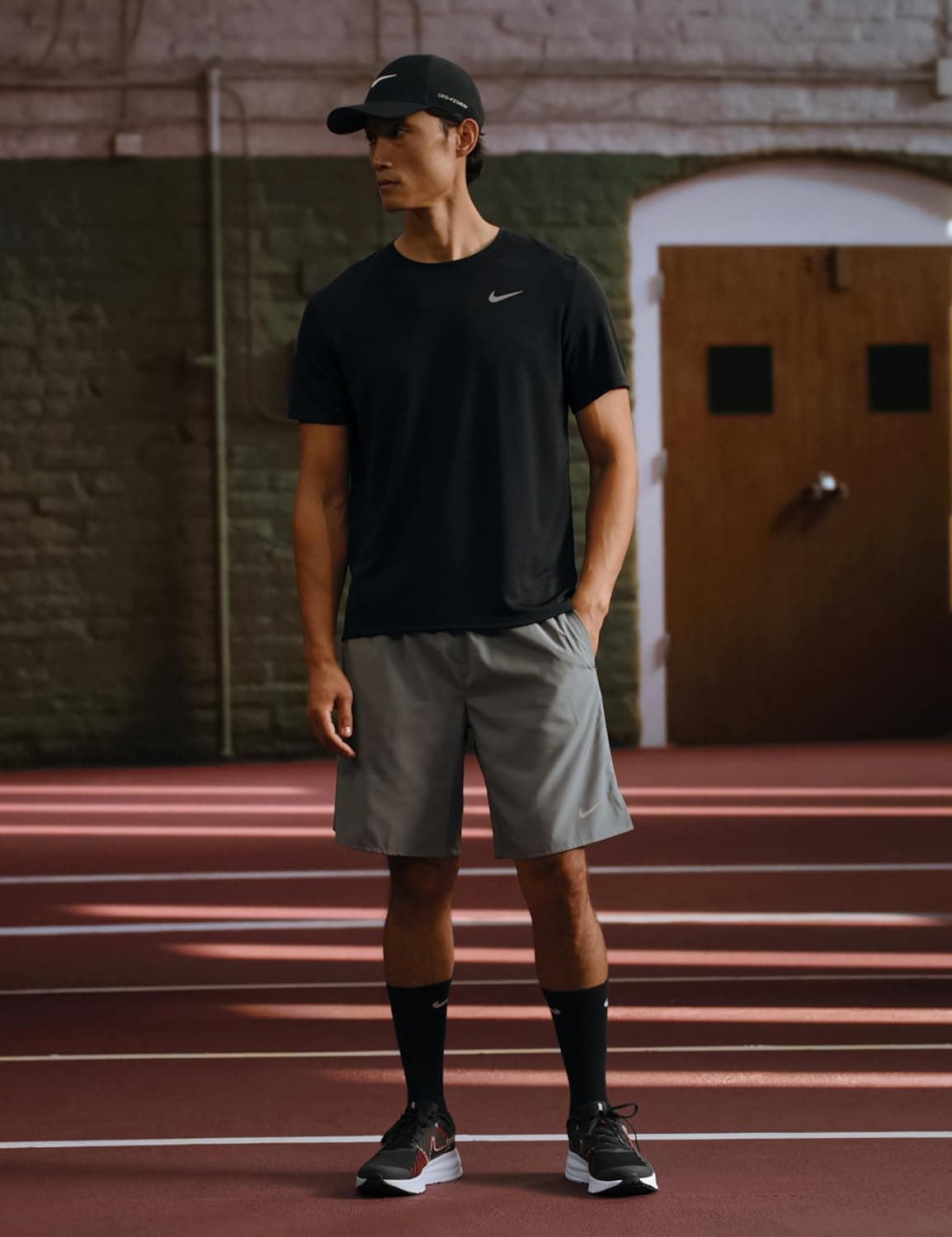 Nike RUN DEFY mens SHOES 43 EU BLACKCOOLGREY-UNIVRED-WHITE 3250