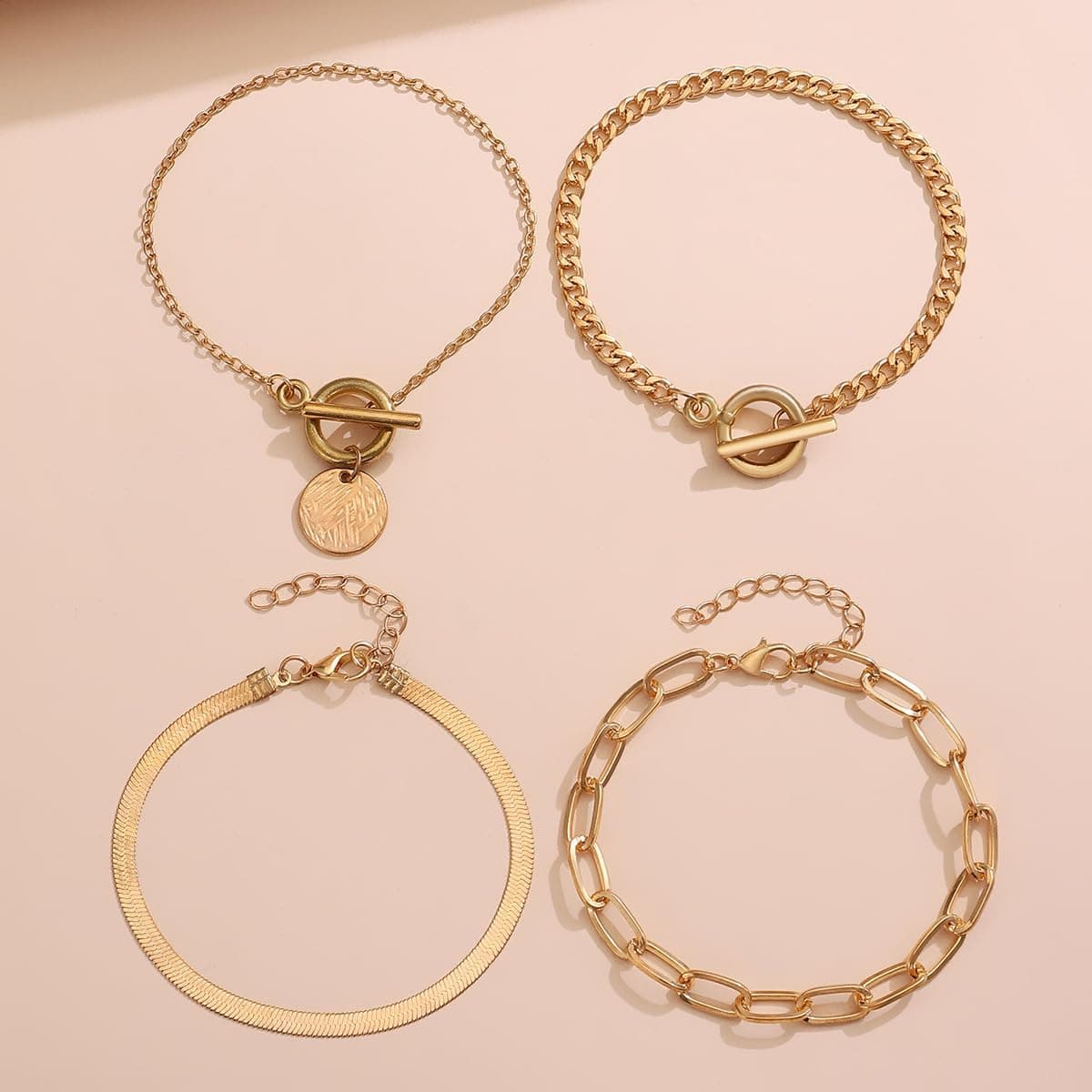 ست ۴ عددی دستبند زنجیری مارپیچی – جواهرات مد روز با رنگ طلایی برای زنان، مناسب برای ایجاد ظاهر چندلایه در استفاده روزمره و مناسبت‌های خاص، دستبندهای زنجیری شیک (طلایی). 472