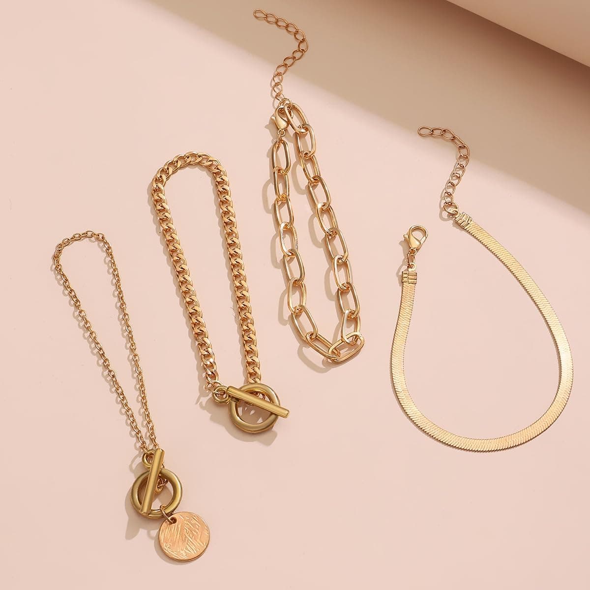 ست ۴ عددی دستبند زنجیری مارپیچی – جواهرات مد روز با رنگ طلایی برای زنان، مناسب برای ایجاد ظاهر چندلایه در استفاده روزمره و مناسبت‌های خاص، دستبندهای زنجیری شیک (طلایی). 473