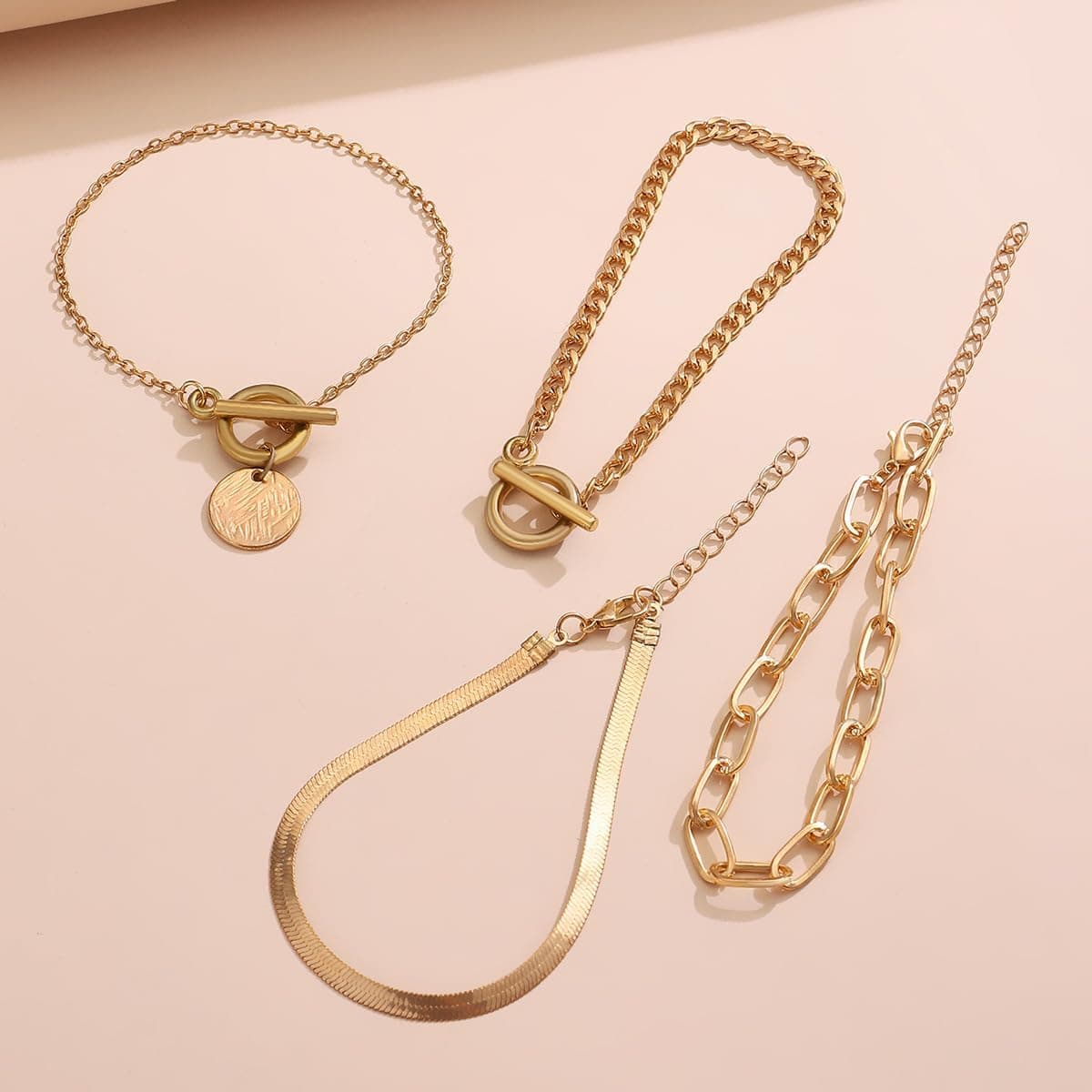 ست ۴ عددی دستبند زنجیری مارپیچی – جواهرات مد روز با رنگ طلایی برای زنان، مناسب برای ایجاد ظاهر چندلایه در استفاده روزمره و مناسبت‌های خاص، دستبندهای زنجیری شیک (طلایی). 474