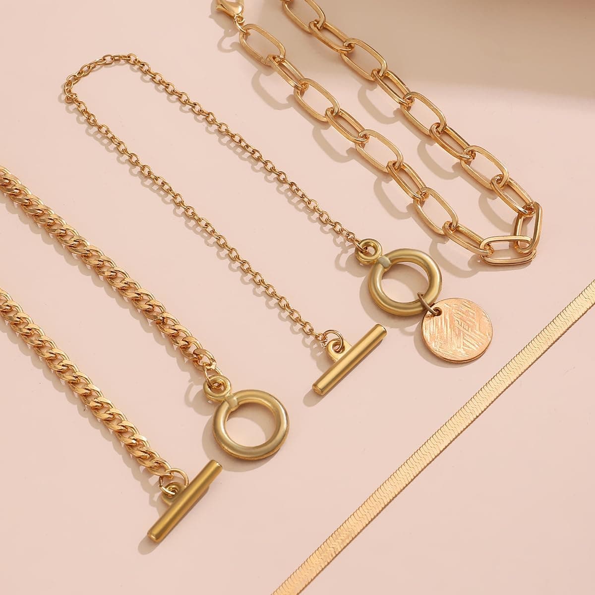 ست ۴ عددی دستبند زنجیری مارپیچی – جواهرات مد روز با رنگ طلایی برای زنان، مناسب برای ایجاد ظاهر چندلایه در استفاده روزمره و مناسبت‌های خاص، دستبندهای زنجیری شیک (طلایی). 475