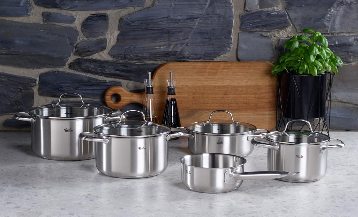 Fissler ست قابلمه استیل ضدزنگ مدل San Francisco – شامل ۵ تکه (۳ قابلمه، ۱ قابلمه خورشتی و ۱ شیرجوش بدون درب) همراه با درب‌های شیشه‌ای، قابل استفاده برای تمام اجاق‌ها از جمله القایی (Induction) – رنگ نقره‌ای.